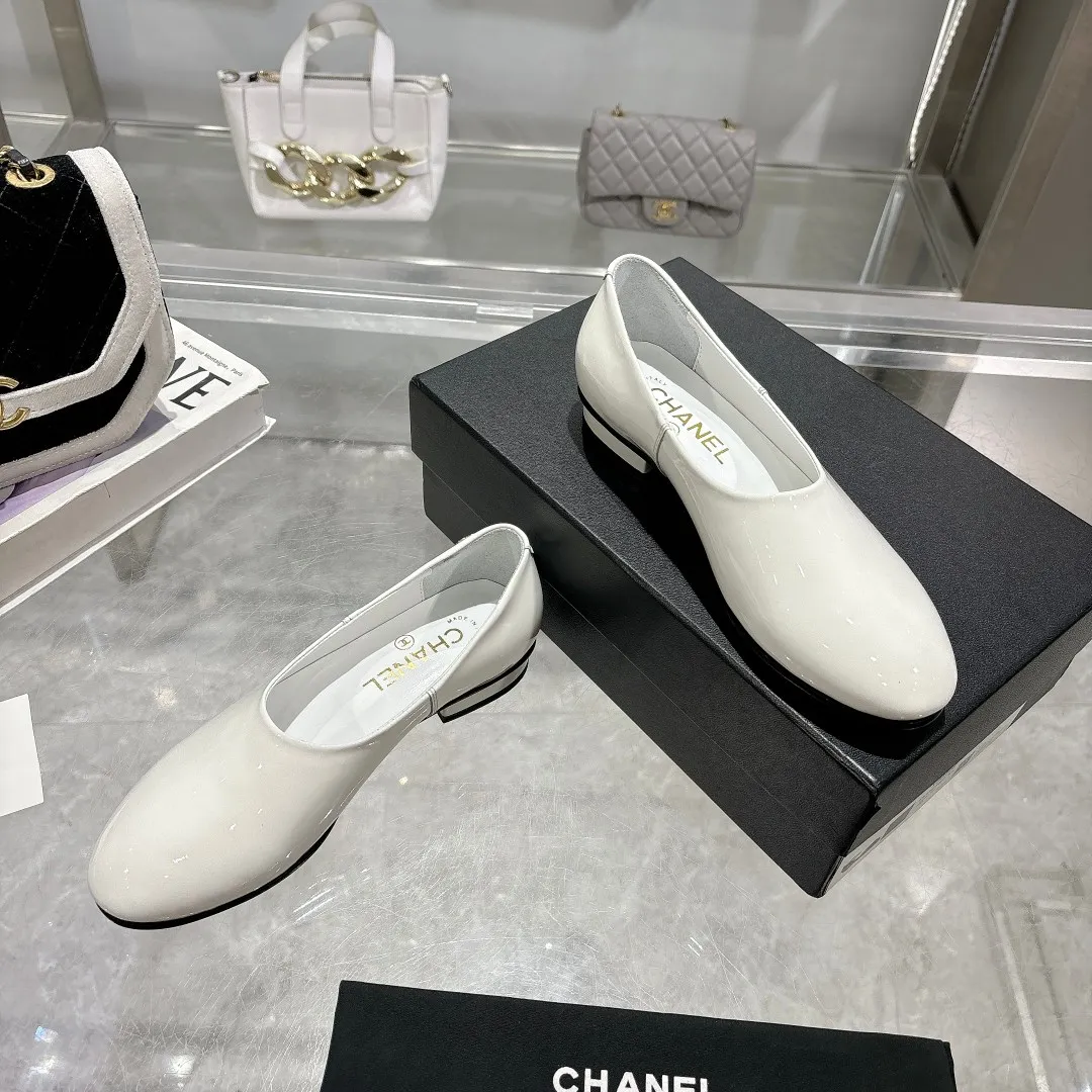 💕💕Factory direct selling price p380💕💕 Genuine leather sole +40 25C early spring new Chanel loafers; Fabric: patent leather: color black; white; burgundy, code number: 5-40; (custom-made 41 custom-made, non-returnable), rubber sole genuine leather sole +40